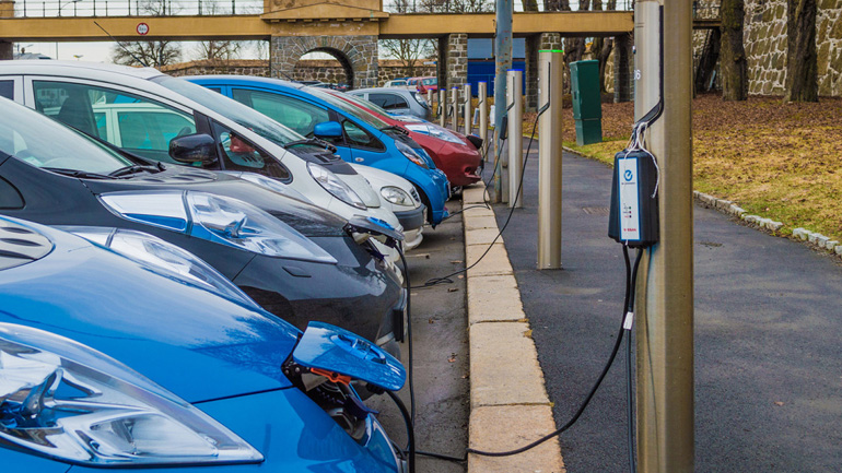 Ποια χώρα θα έχει μόνο ηλεκτρικά αυτοκίνητα από το 2025;